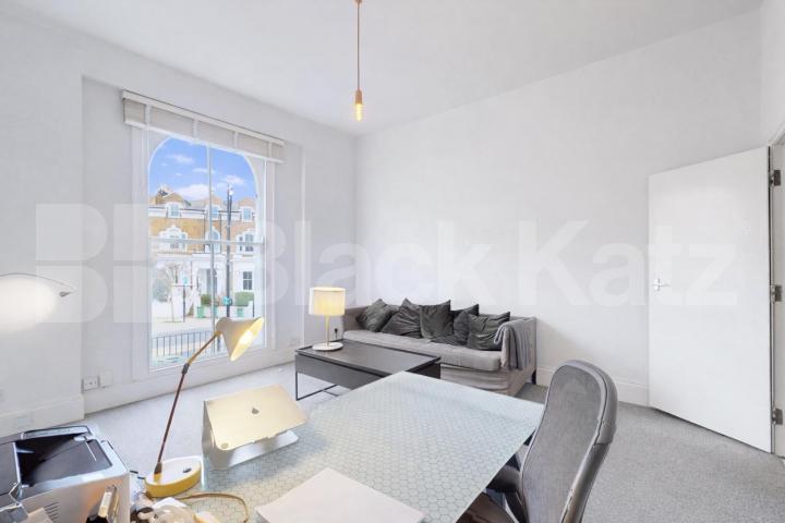 Elegant Raised Ground Floor Apartment in Sought-After NW1 Camden Park Road, Camden